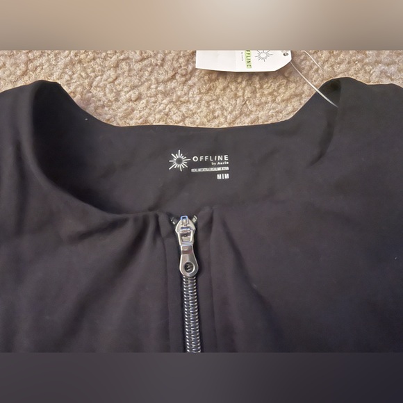 NWT Offline by aerie high neck zip front sports bra. MEDIUM - Picture 2 of 4
